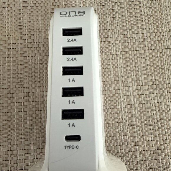 One Power Desktop USB Power Hub Charging Tower - Picture 2 of 8